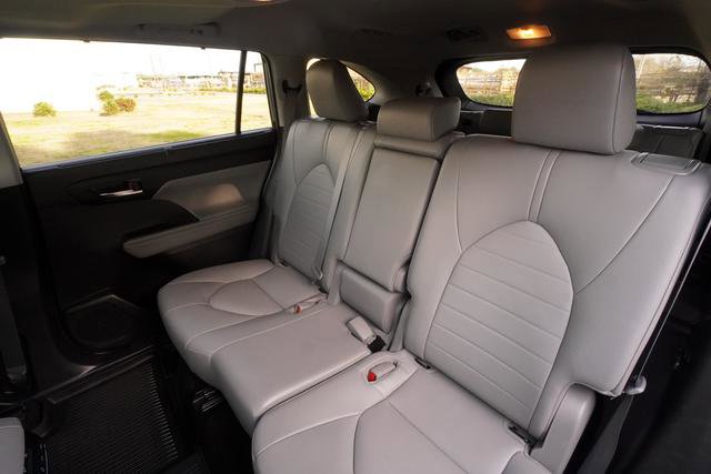 Used 2022 Toyota Highlander XLE image 28