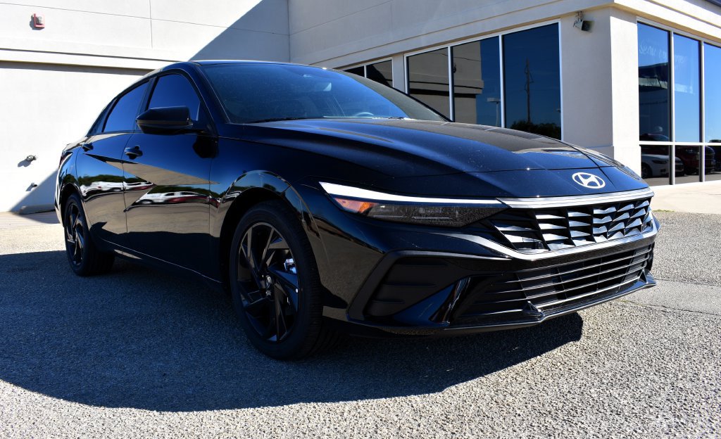 New 2026 Hyundai Elantra SEL Sport FWD image 7