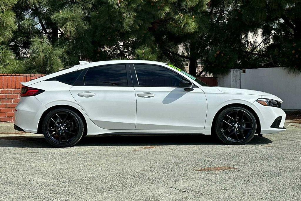 Used 2023 Honda Civic Sport image 3