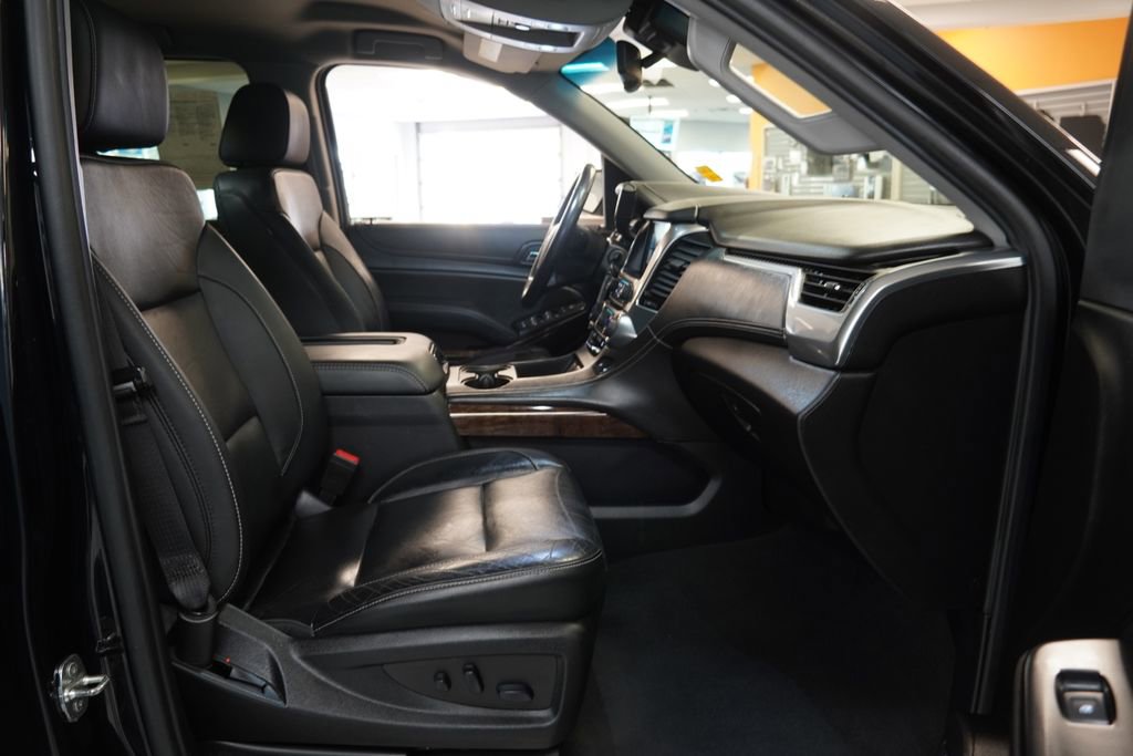 Used 2020 Chevrolet Suburban LT image 38