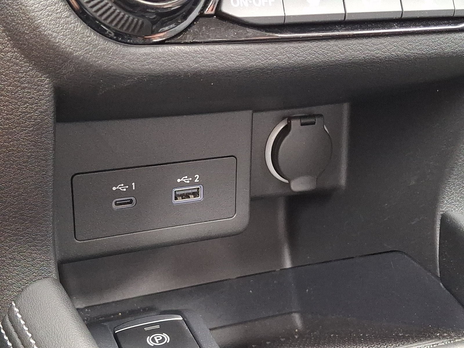 Certified 2024 Nissan Kicks SR w/ SR Premium Package FWD image 23