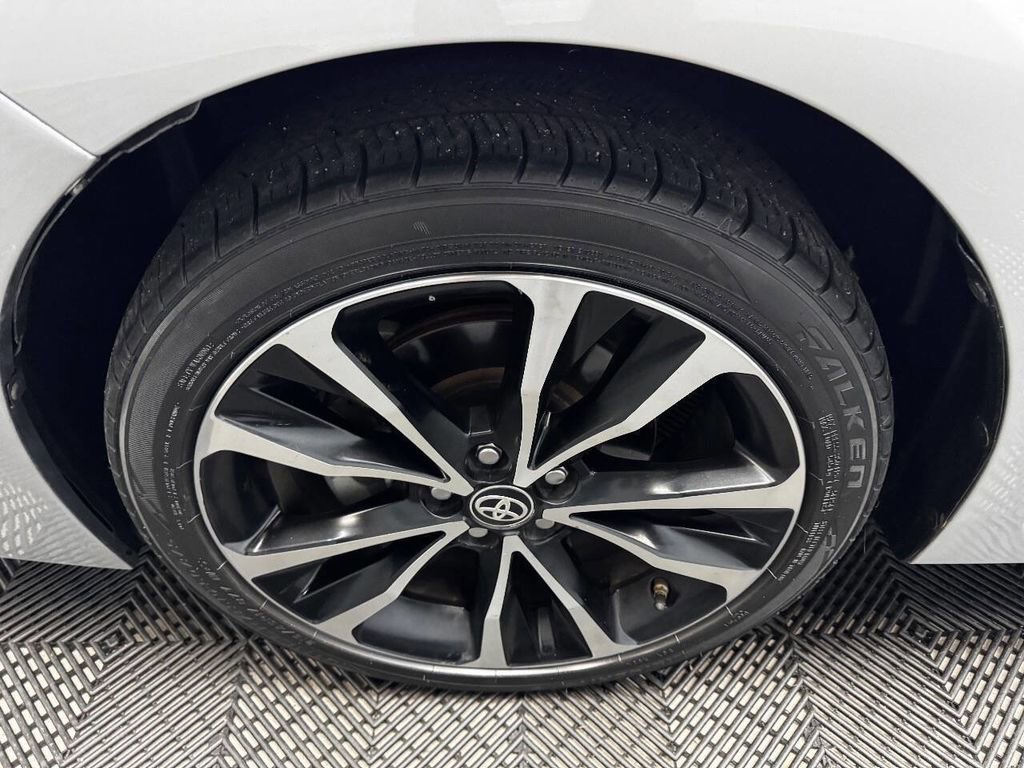 Used 2019 Toyota Corolla SE w/ Carpet Mat Package (TMS) FWD image 21