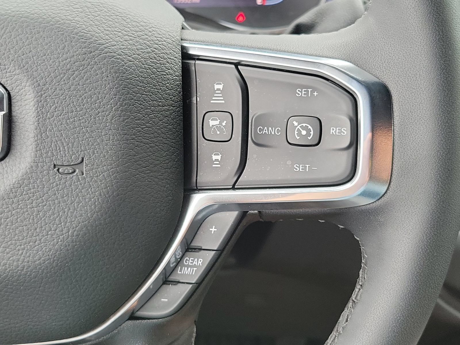 Used 2026 RAM 2500 Laramie AWD/4WD image 15