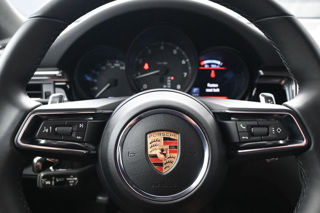 Used 2025 Porsche Macan AWD/4WD image 20