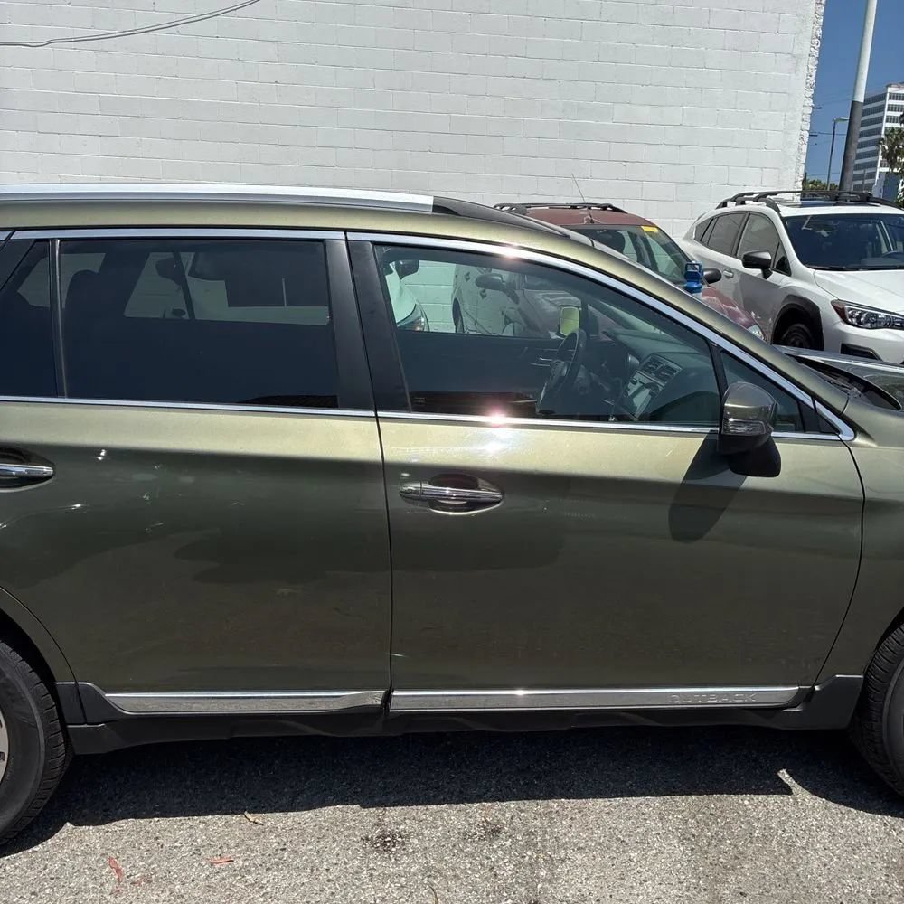 Used 2017 Subaru Outback 3.6R Touring AWD/4WD image 9