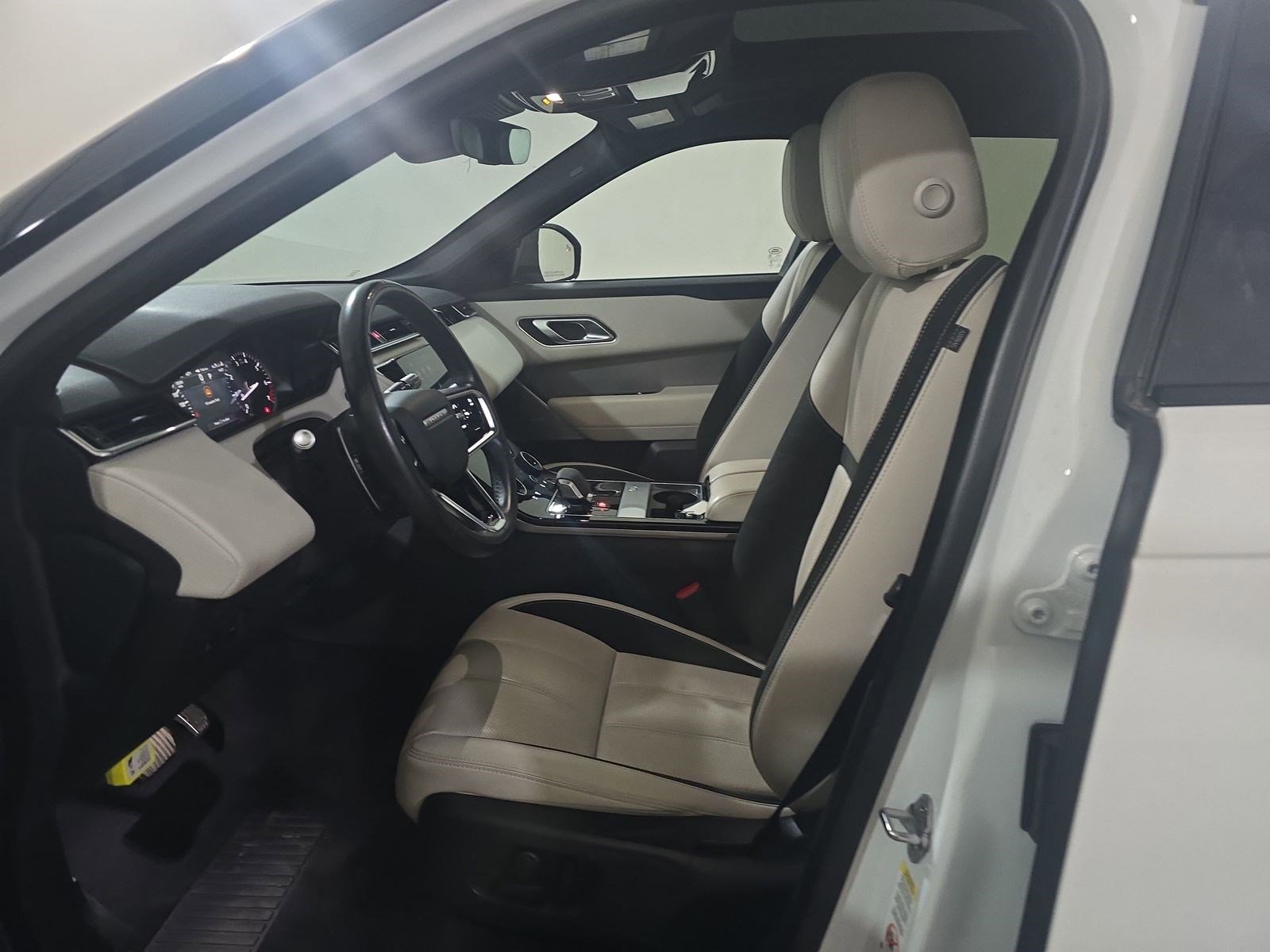 Used 2021 Land Rover Range Rover Velar R-Dynamic S image 10