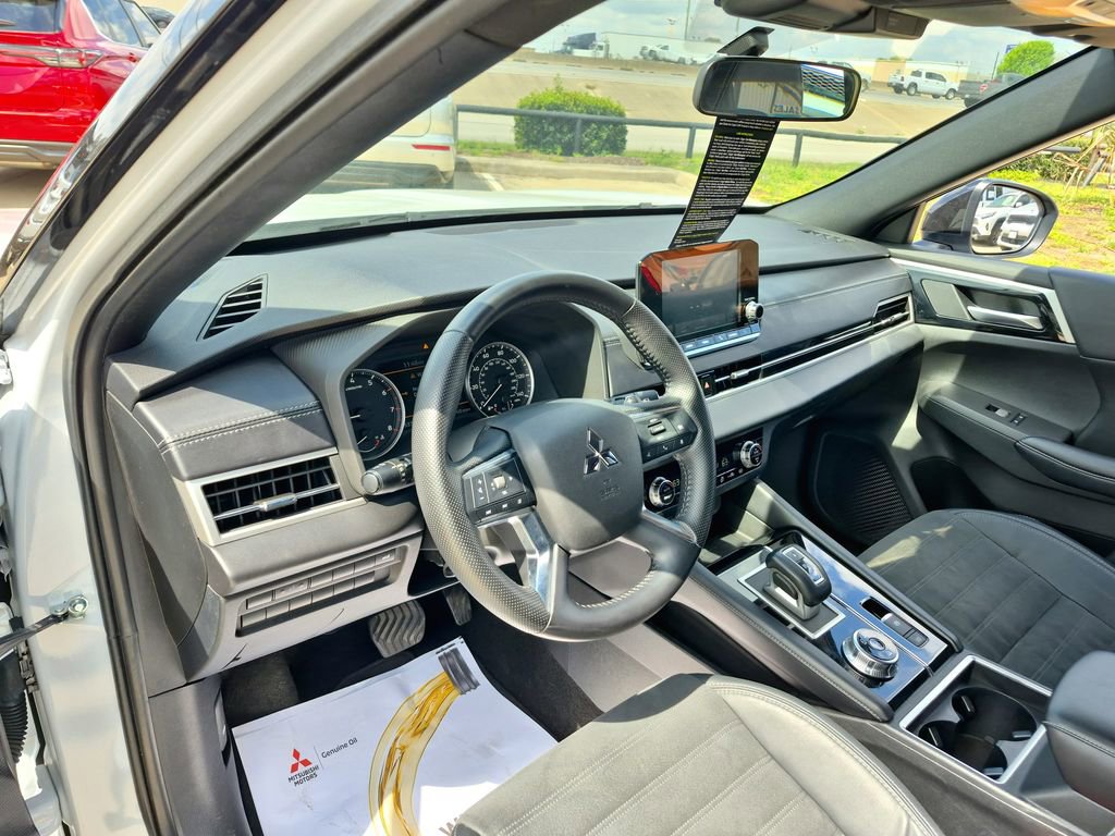 Used 2022 Mitsubishi Outlander SE image 9