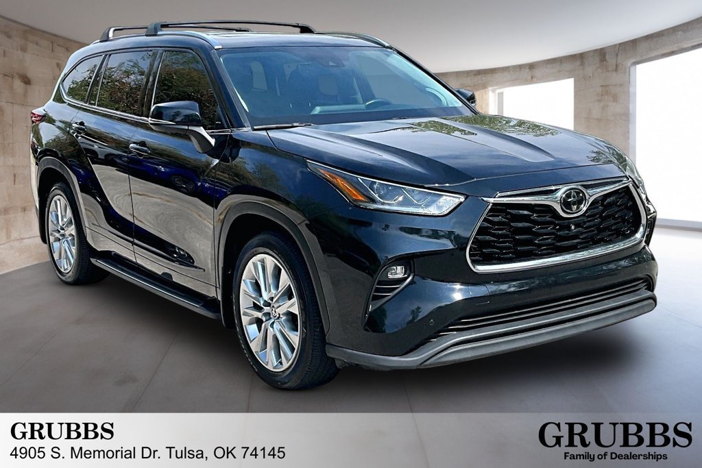 Used 2021 Toyota Highlander Limited w/ Protection Package #3 (TMS) AWD/4WD image 1