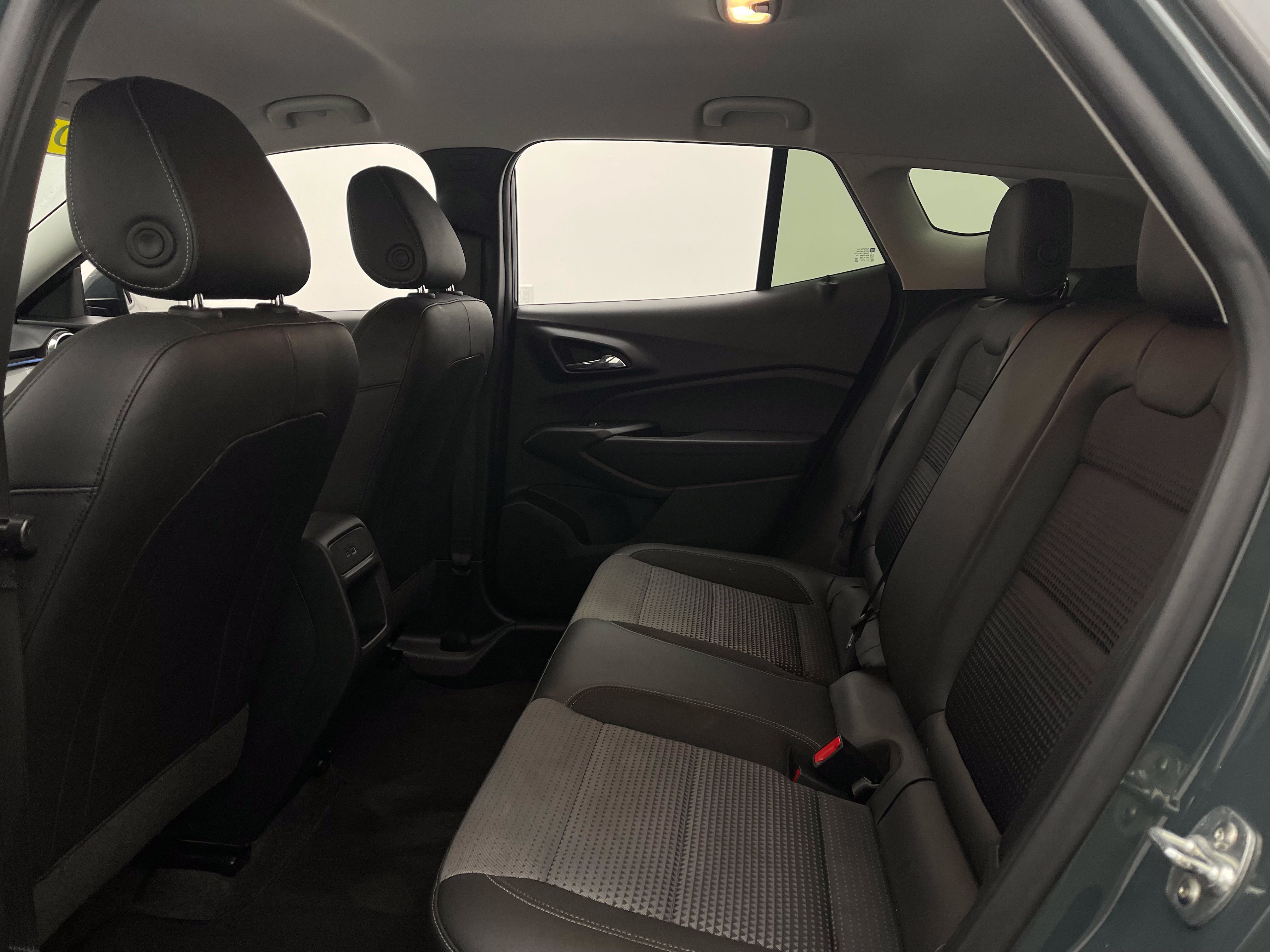 Used 2025 Chevrolet Trax LT FWD image 36