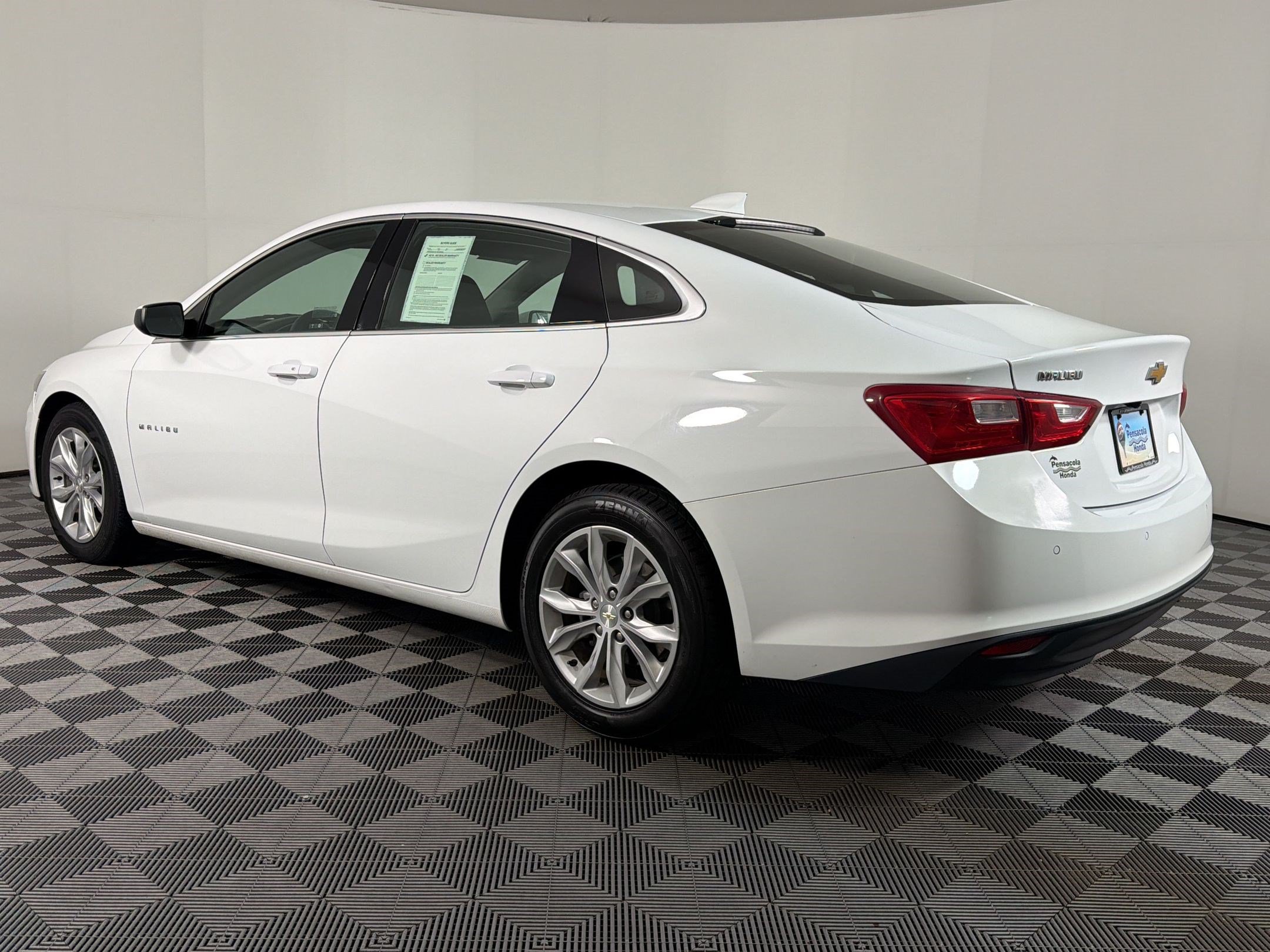 Used 2024 Chevrolet Malibu LT FWD image 2