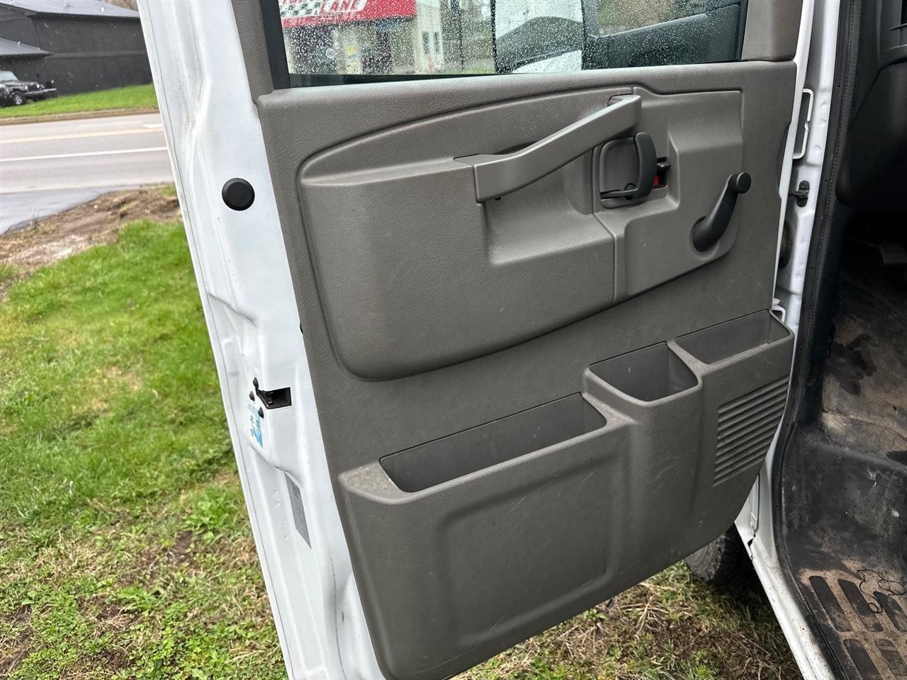 Used 2022 Chevrolet Express 3500 w/ Driver Convenience Package RWD image 12