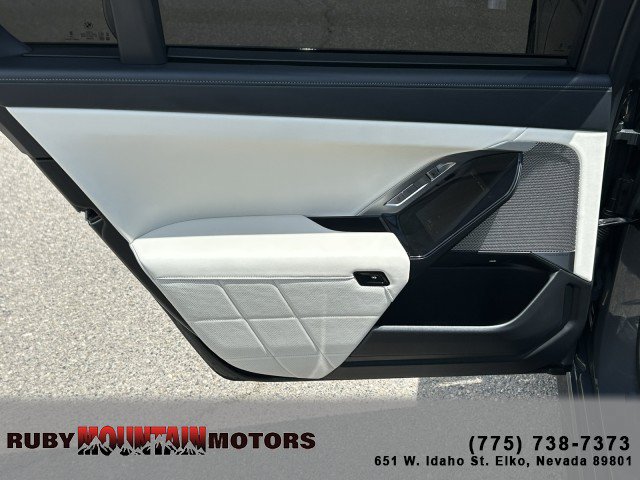 Used 2025 BMW 750e xDrive w/ Premium Package AWD/4WD image 20