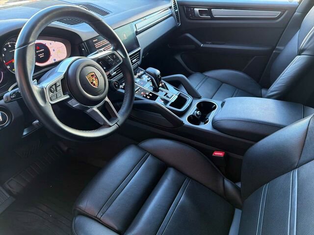 Used 2023 Porsche Cayenne Platinum Edition image 11