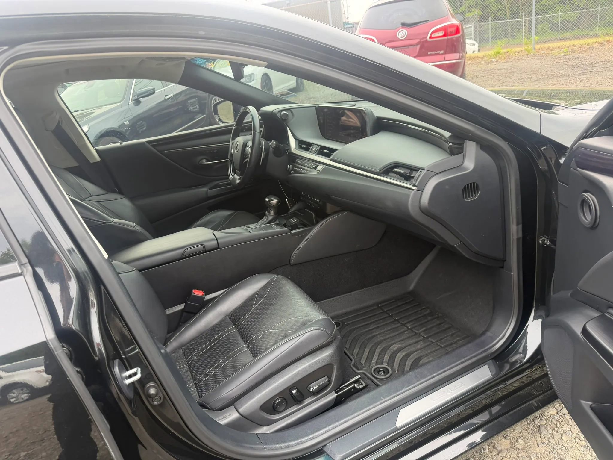 Used 2020 Lexus ES 300h w/ Accessory Package FWD image 28