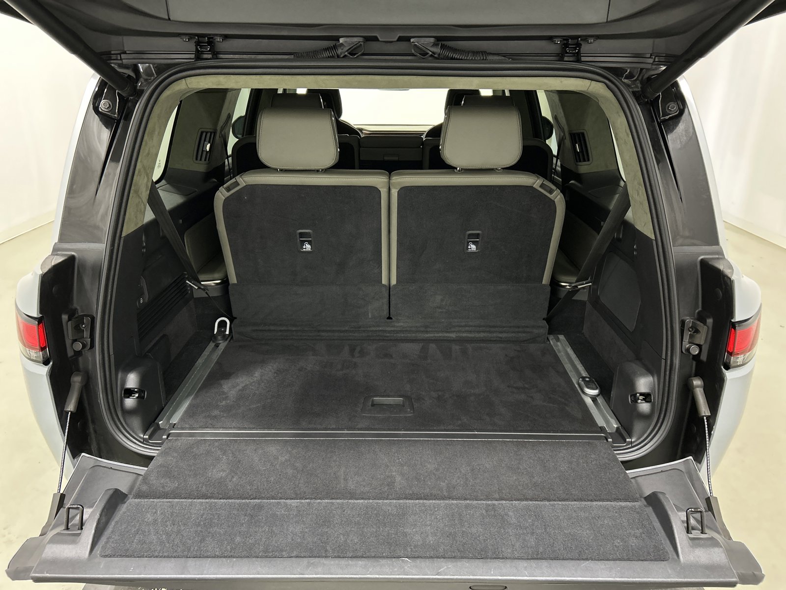 Used 2023 Rivian R1S Adventure AWD/4WD image 15