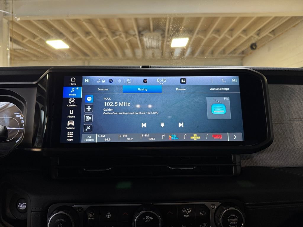 Used 2025 Jeep Wrangler Unlimited Sahara w/ Safety Group image 17