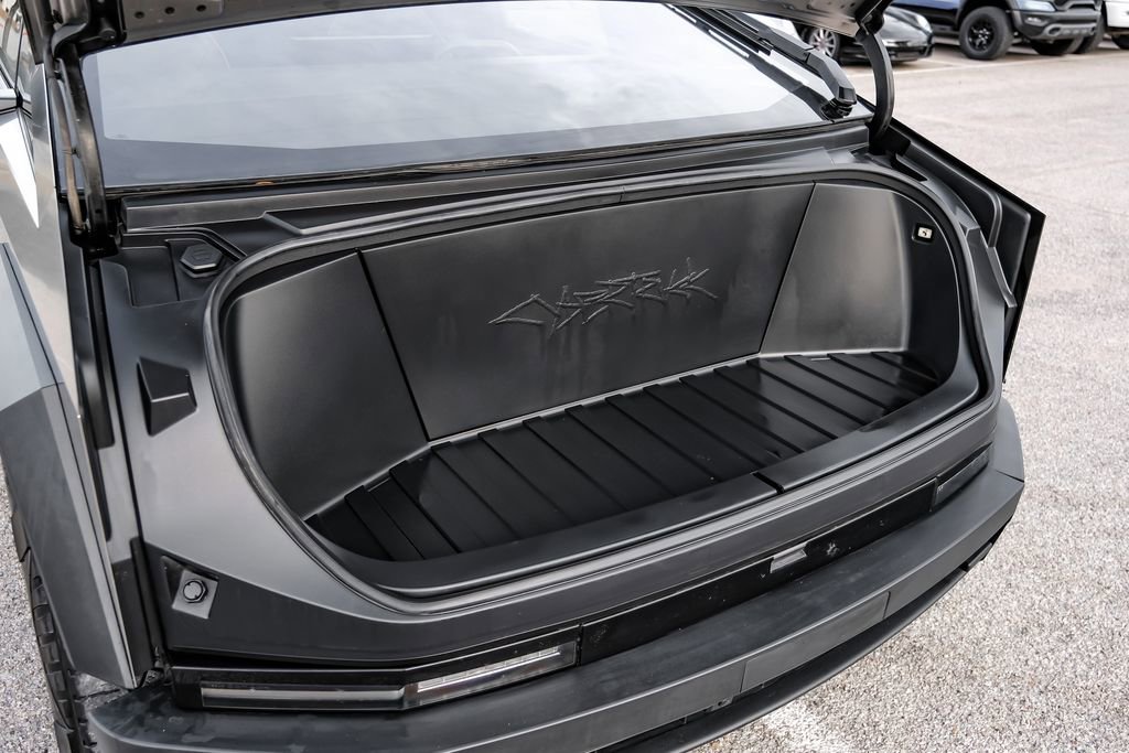 Used 2024 Tesla Cybertruck AWD Crew Cab image 61