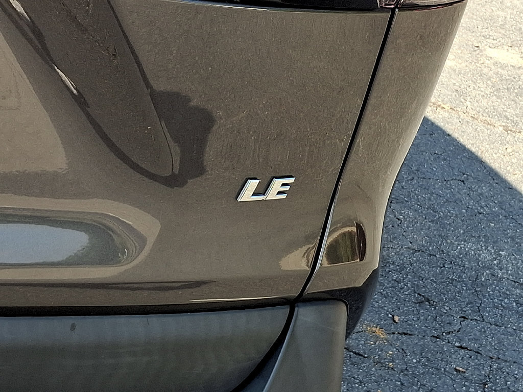 Used 2022 Toyota RAV4 LE FWD image 10
