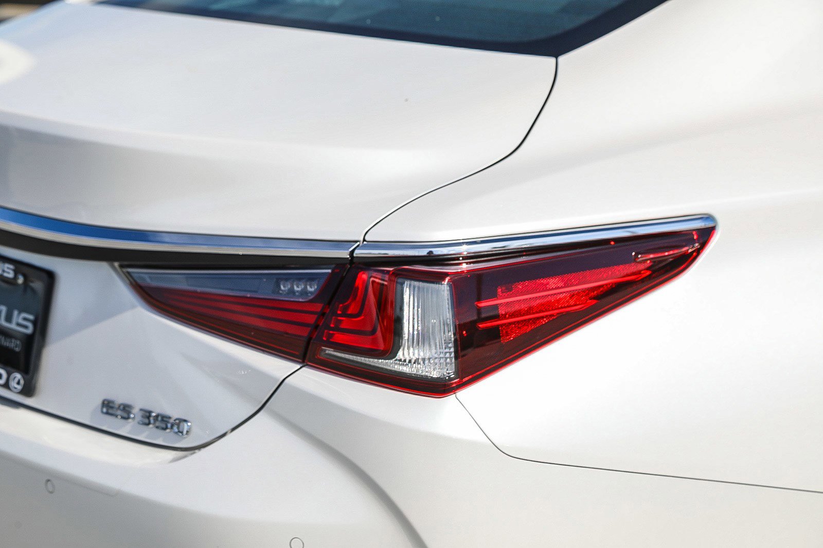 Used 2024 Lexus ES 350 w/ Premium Package image 9