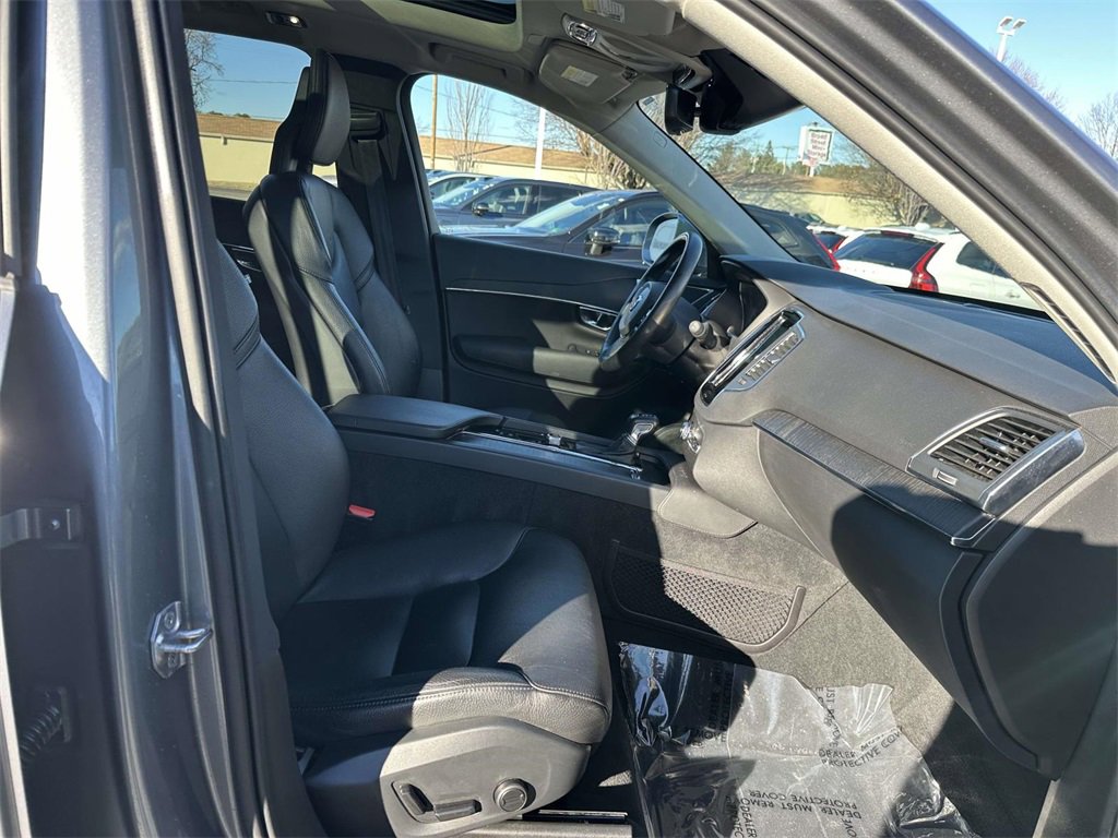 Used 2020 Volvo XC90 T6 Momentum image 12