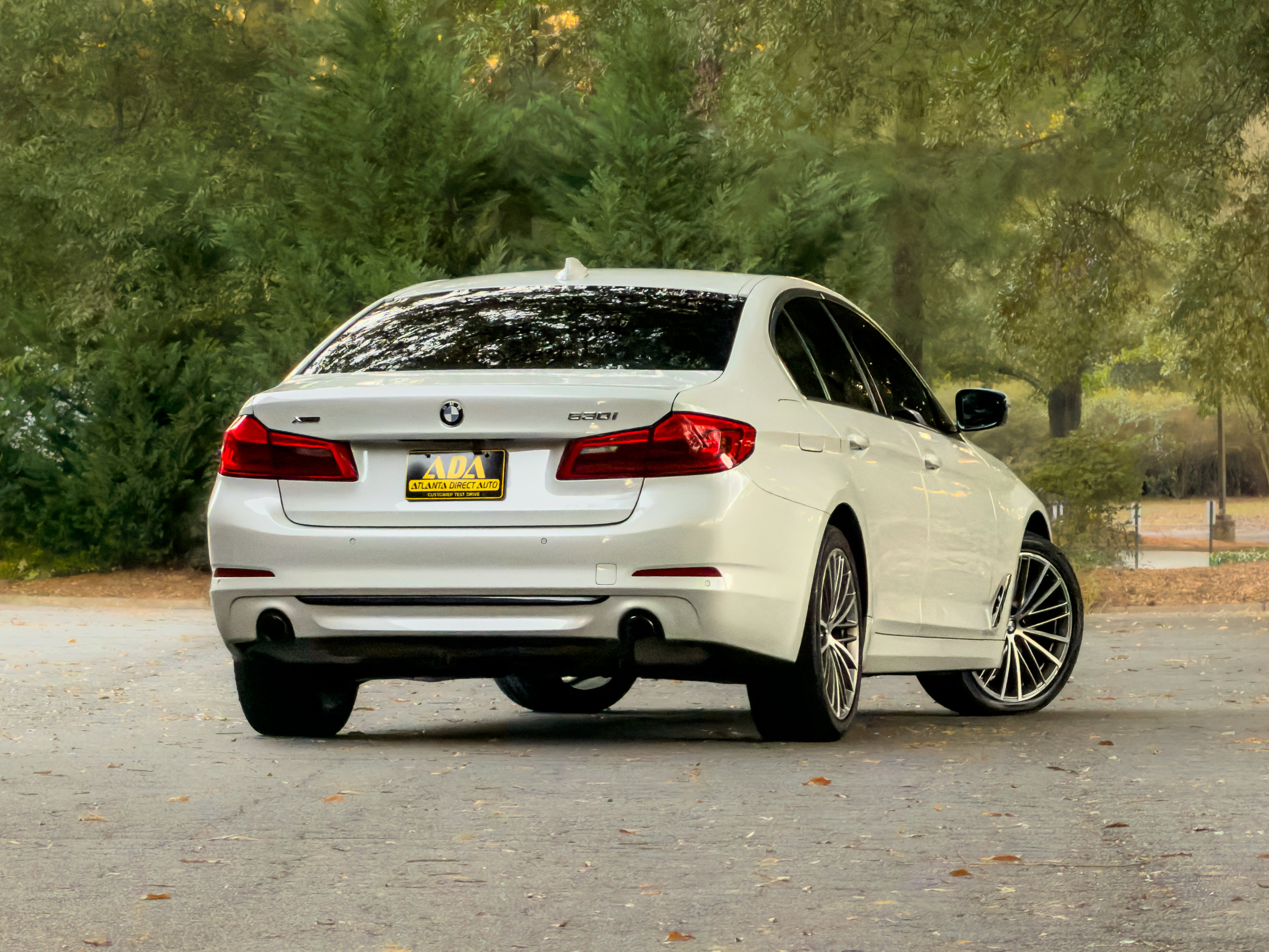 Used 2020 BMW 530i xDrive w/ Premium Package AWD/4WD image 4