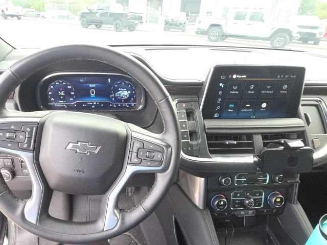 Used 2024 Chevrolet Tahoe Z71 w/ Luxury Package AWD/4WD image 2
