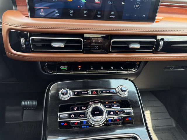 Used 2023 Lincoln Nautilus Reserve AWD/4WD image 22