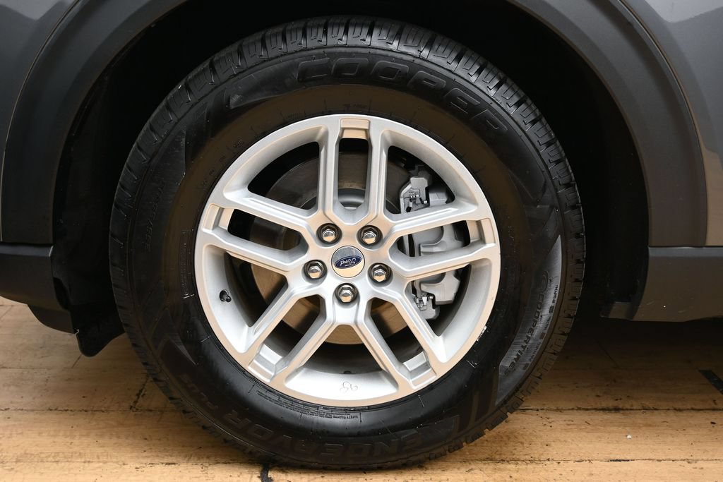 Used 2025 Ford Explorer Active RWD image 15