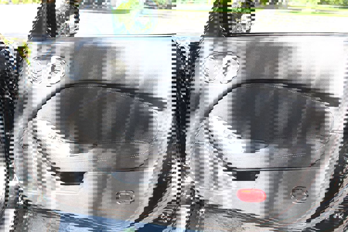 Used 2018 Nissan 370Z w/ Sport Package image 12