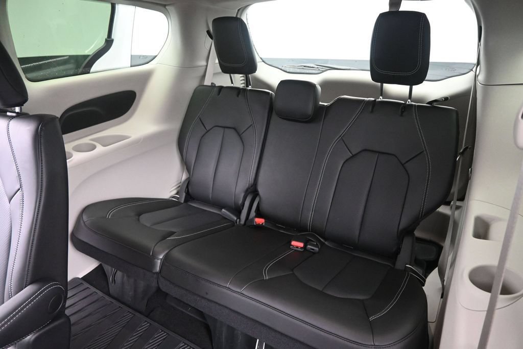 Used 2023 Chrysler Pacifica Touring-L AWD/4WD image 20