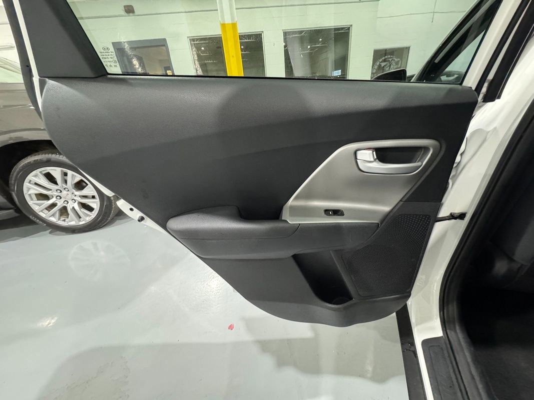 Used 2019 Kia Niro LX image 28