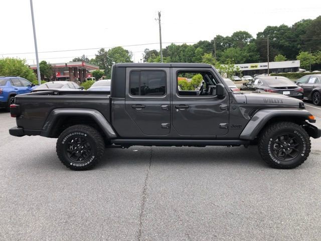Used 2025 Jeep Gladiator Willys AWD/4WD image 2
