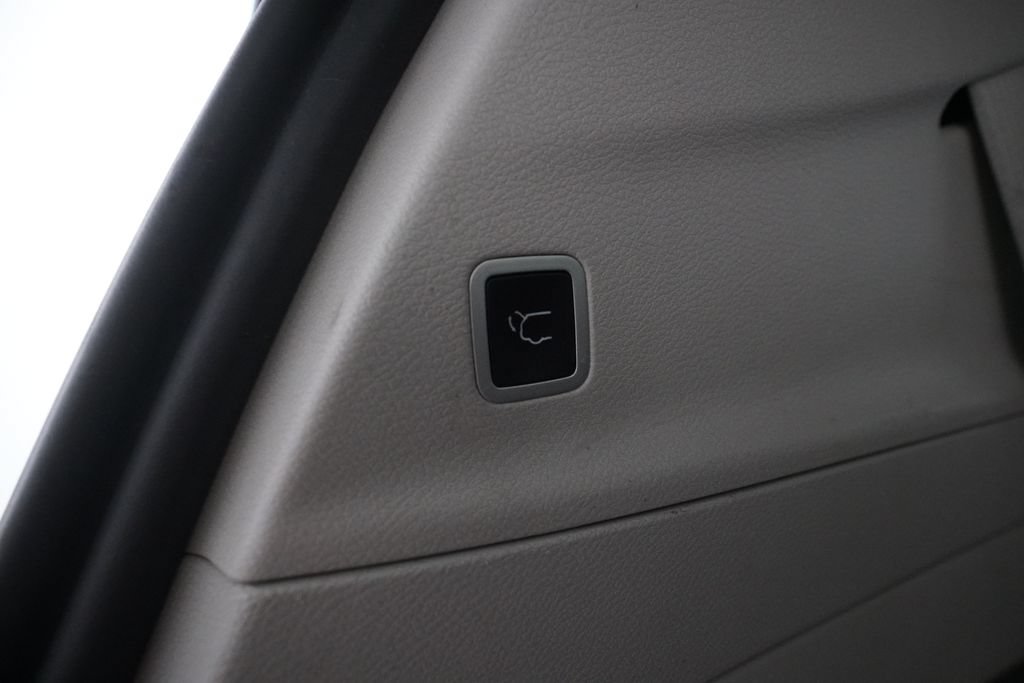 Used 2024 Chrysler Pacifica Touring-L FWD image 15