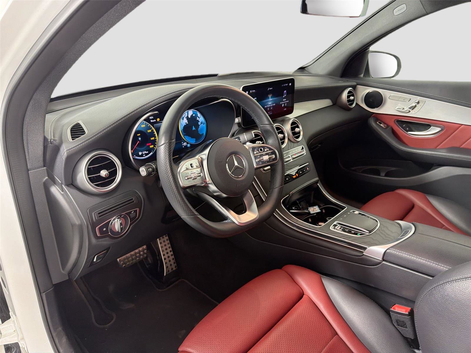 Used 2022 Mercedes-Benz GLC 300 4MATIC Coupe image 10