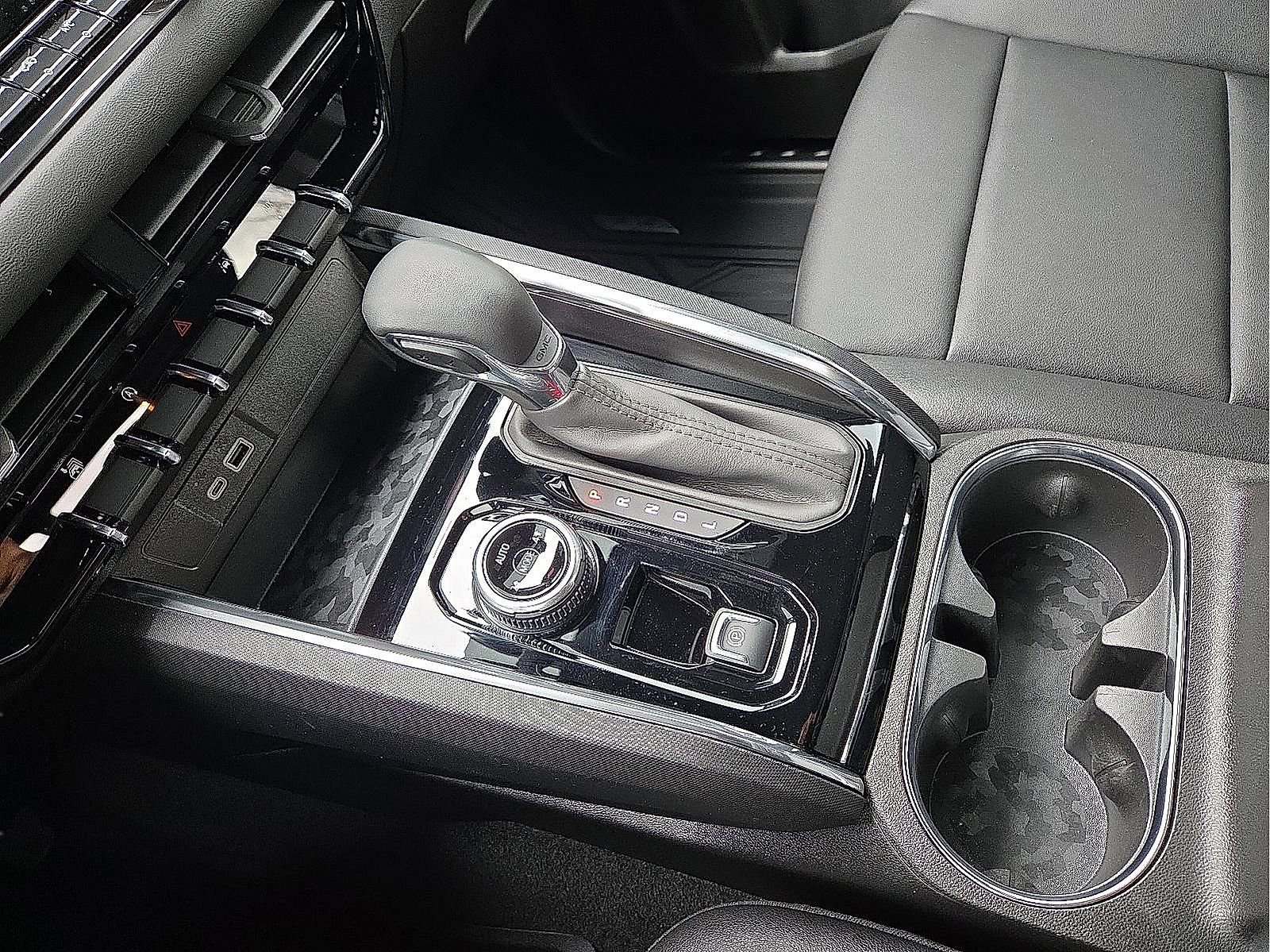 Used 2025 GMC Canyon Elevation w/ Convenience Package image 25