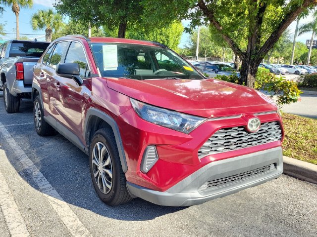 Used 2019 Toyota RAV4 LE FWD image 2