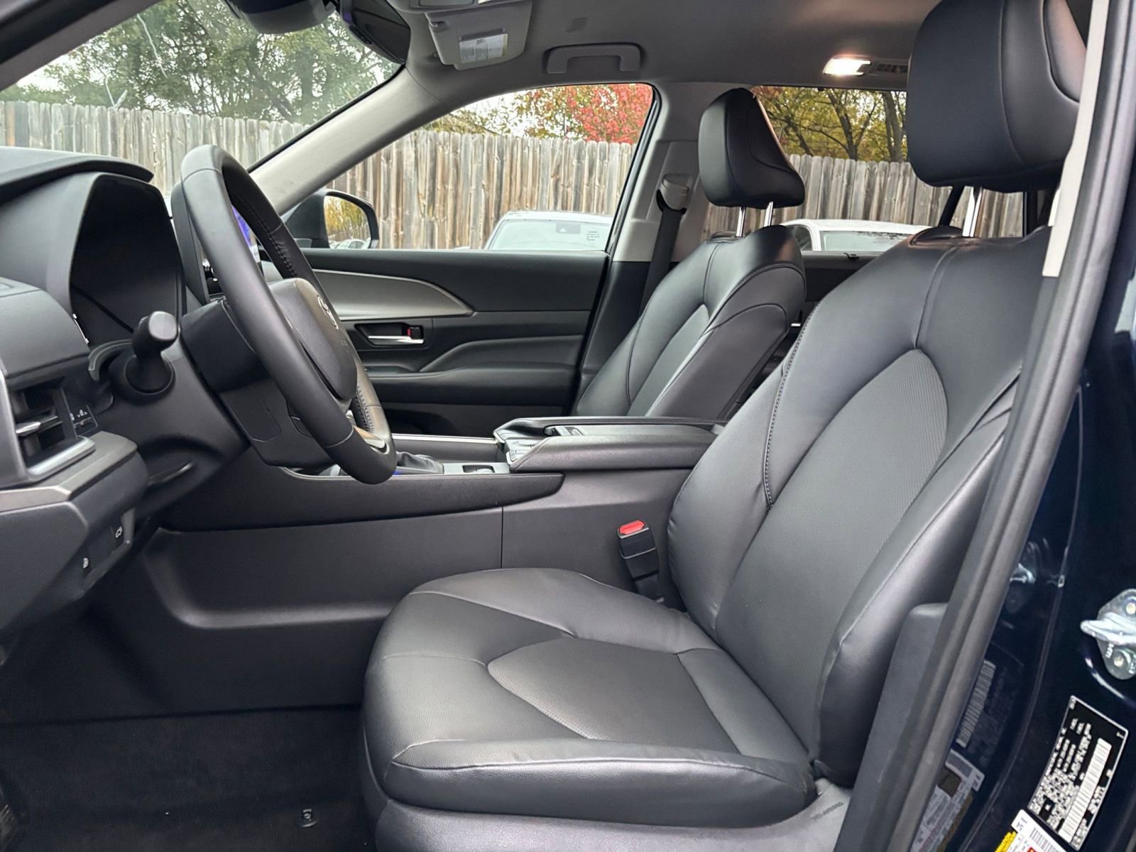 Used 2025 Toyota Grand Highlander LE image 23