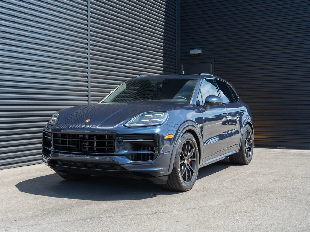 Used 2025 Porsche Cayenne GTS AWD/4WD image 1