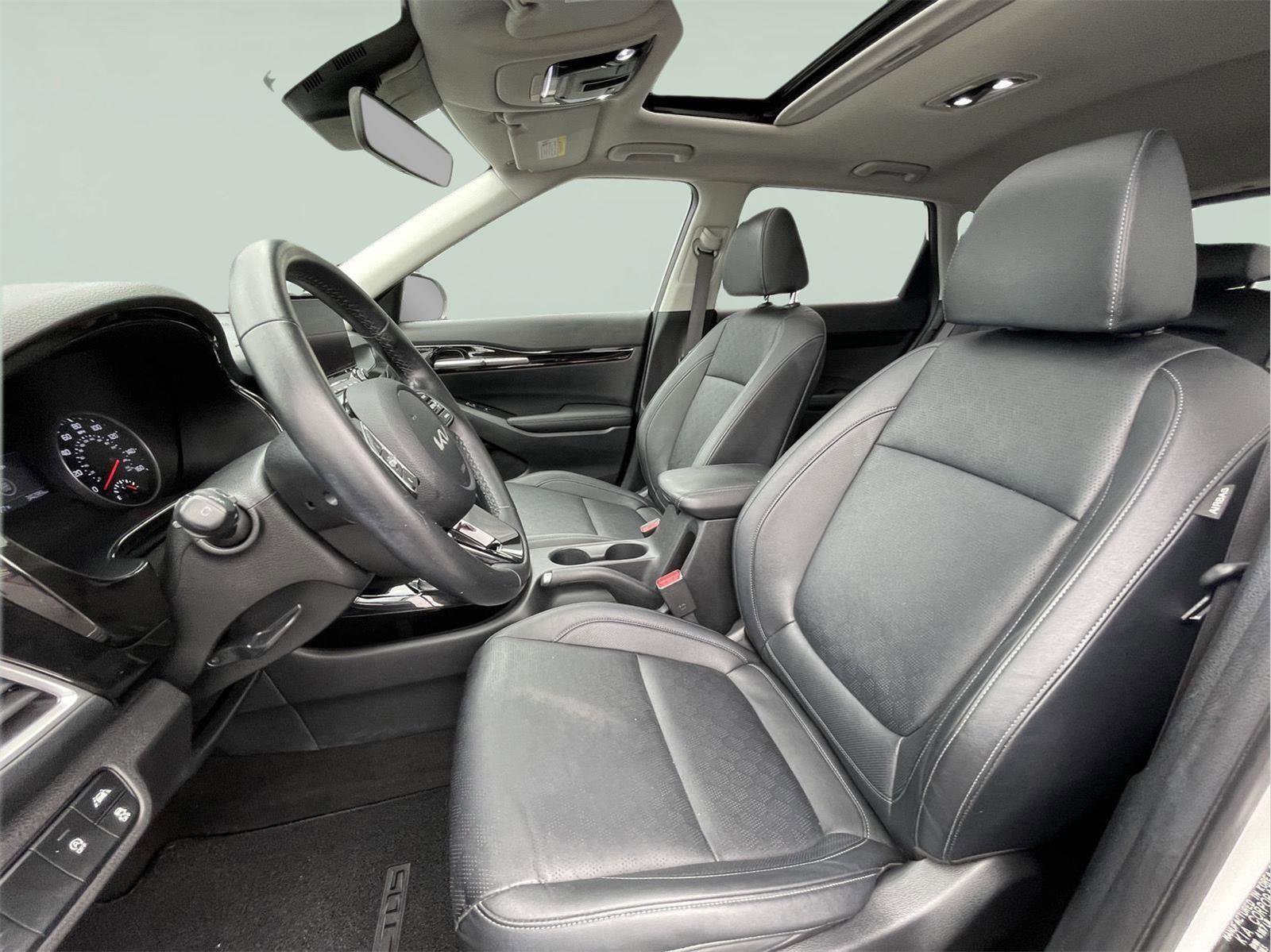 Used 2022 Kia Seltos EX image 12