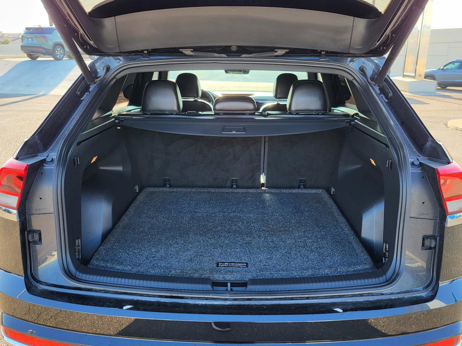 Used 2022 Volkswagen Atlas Cross Sport SEL image 12