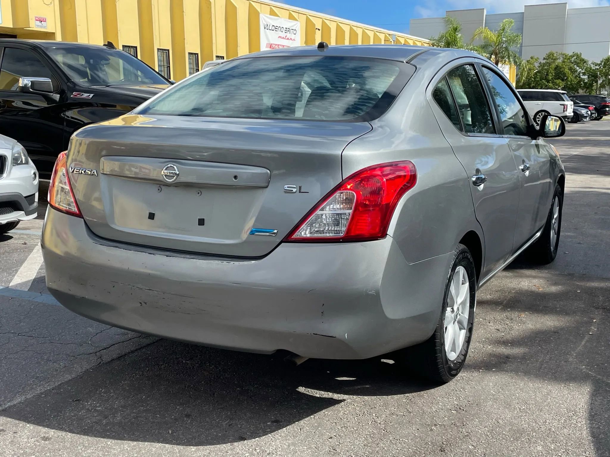 Used 2012 Nissan Versa SL image 8