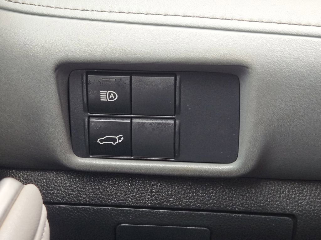 Used 2021 Toyota Highlander XLE FWD image 24