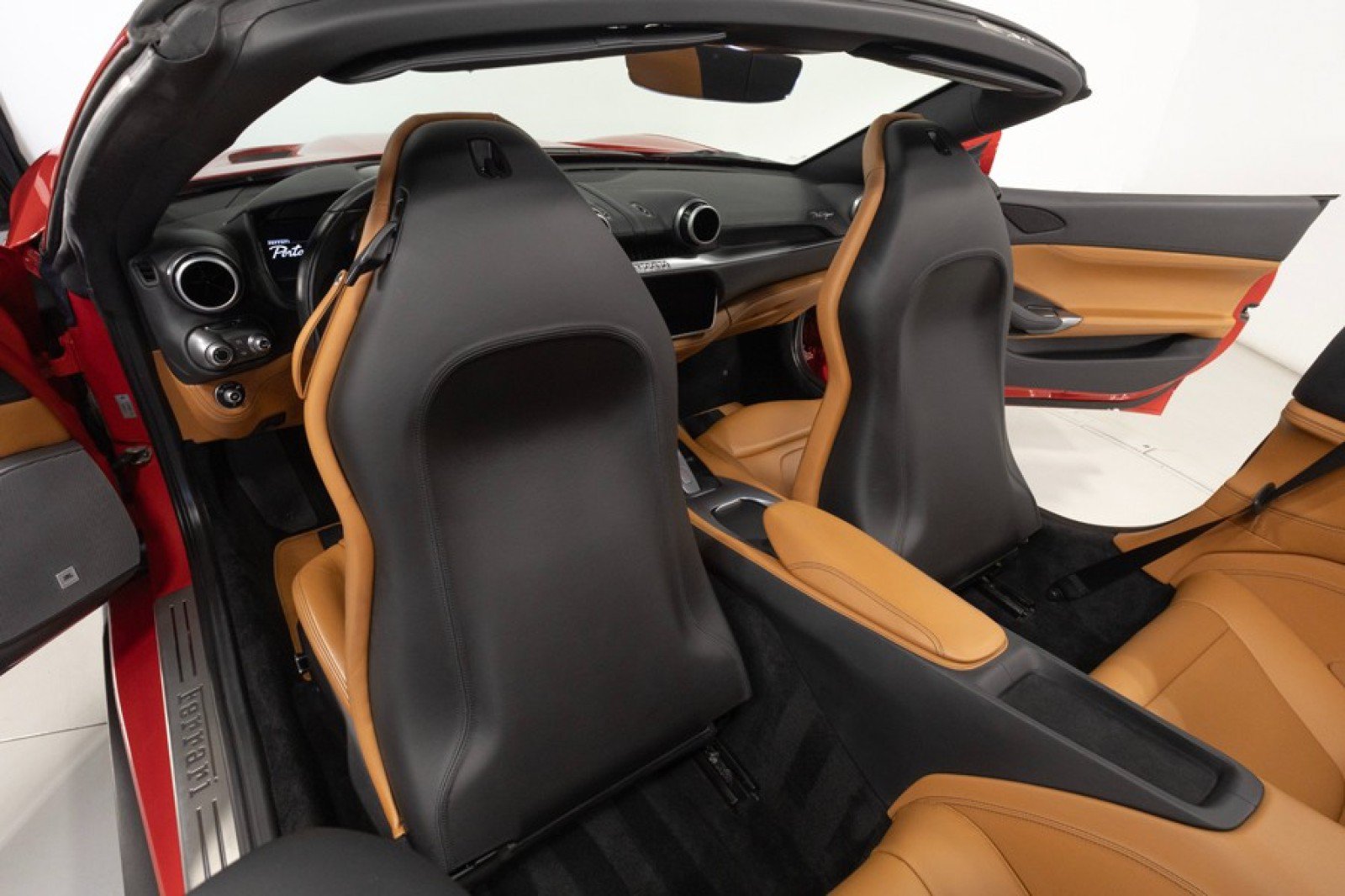 Used 2019 Ferrari Portofino RWD image 42