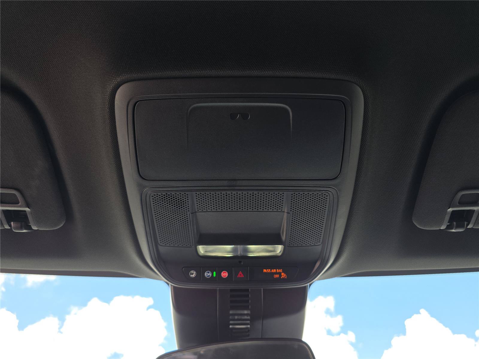 Used 2025 Chevrolet Traverse LT FWD image 25