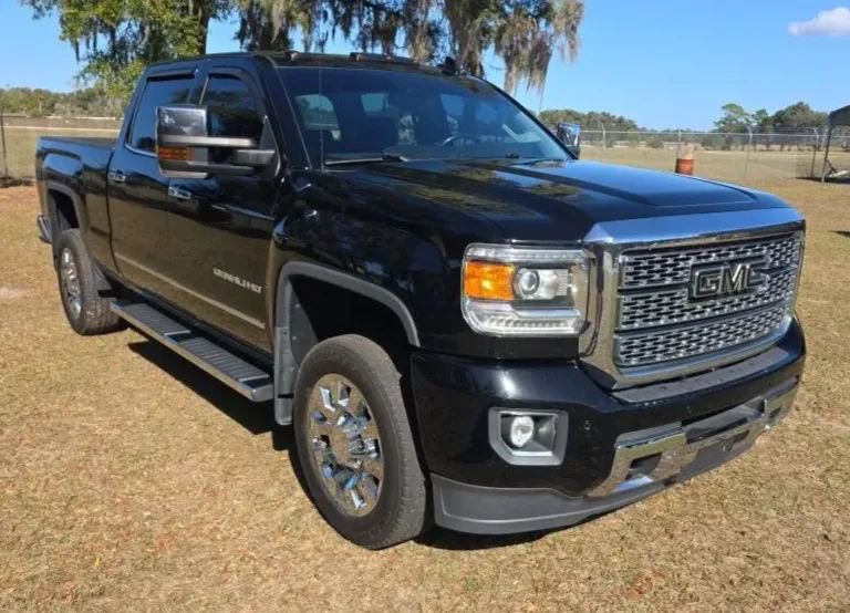 Used 2018 GMC Sierra 2500 Denali image 1