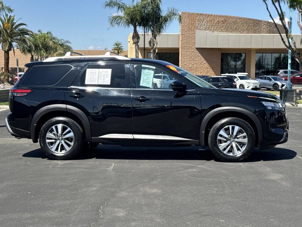 Used 2023 Nissan Pathfinder SL FWD image 2