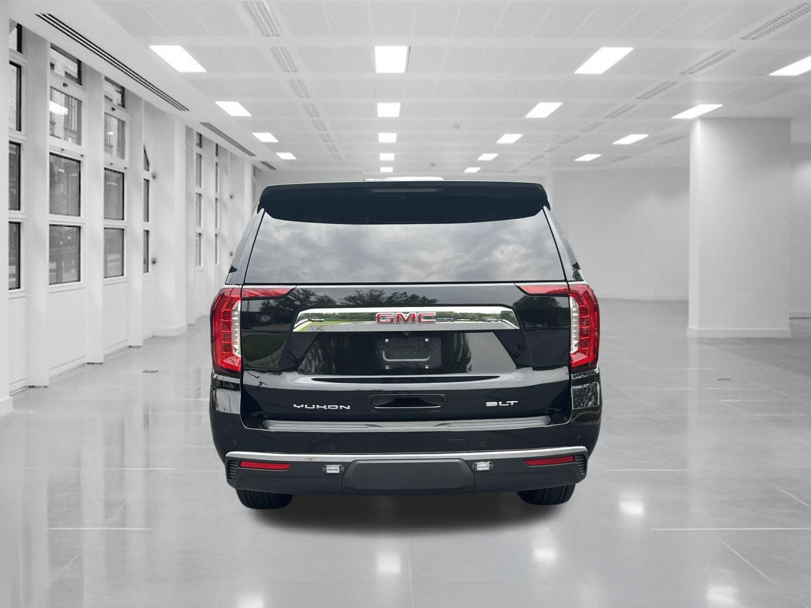 Used 2024 GMC Yukon SLT w/ SLT Premium Package AWD/4WD image 6