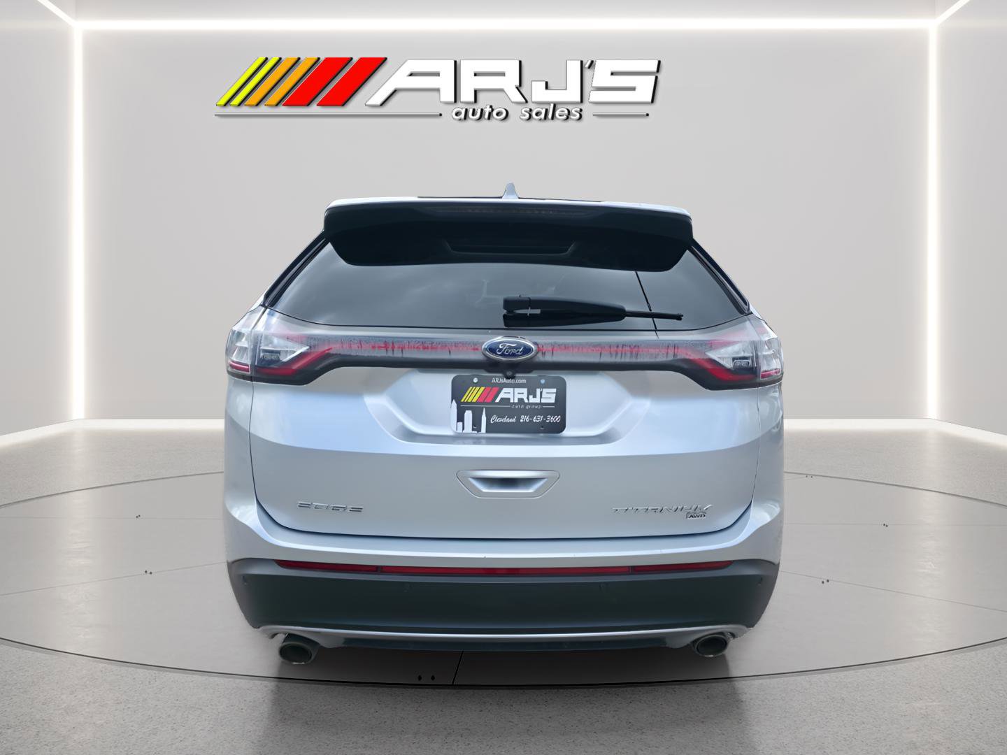 Used 2018 Ford Edge Titanium w/ Equipment Group 301A AWD/4WD image 3