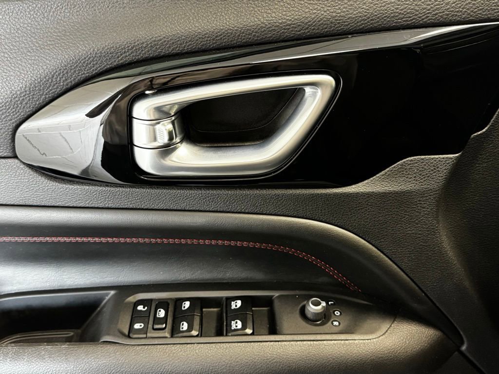 Certified 2024 Jeep Compass Trailhawk w/ Sun and Sound Group AWD/4WD image 12