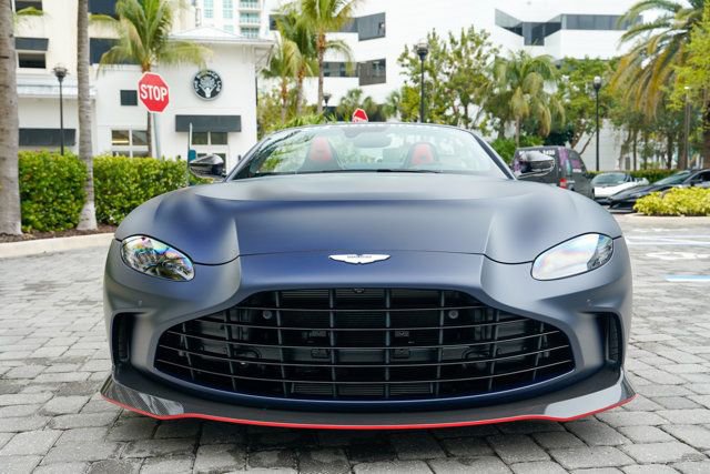 Used 2023 Aston Martin V12 Vantage Roadster RWD image 7